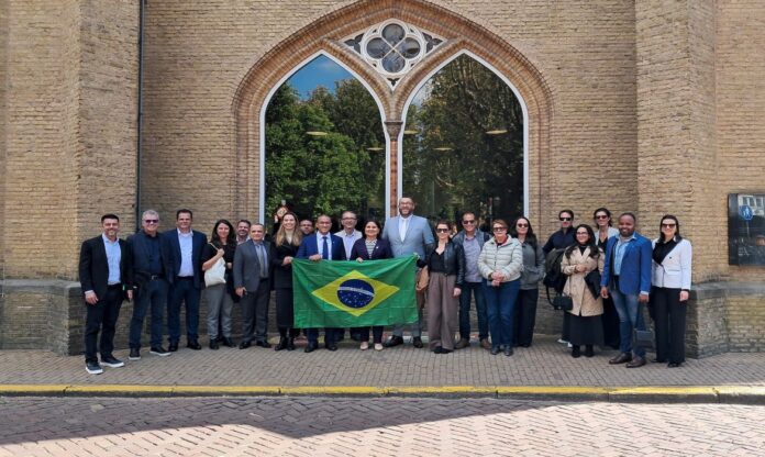 Prefeito Arthur Henrique na Missão Holanda - Foto Divulgação FNP